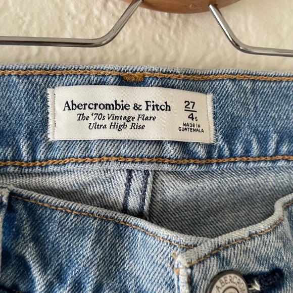 Abercrombie & Fitch :: Curve Love :: 70s Vintage Flare :: Light Wash :: - Picture 2 of 2